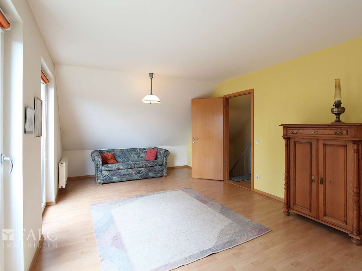 Großzügiges Schlafzimmer