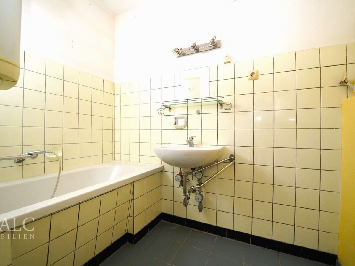 Badezimmer 1.DG WH 4 - leer