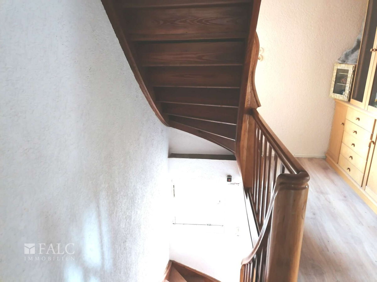  Treppenhaus-zu den Zimmern 