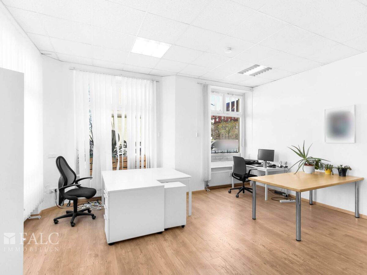 Großes Büro im Vorderbereich