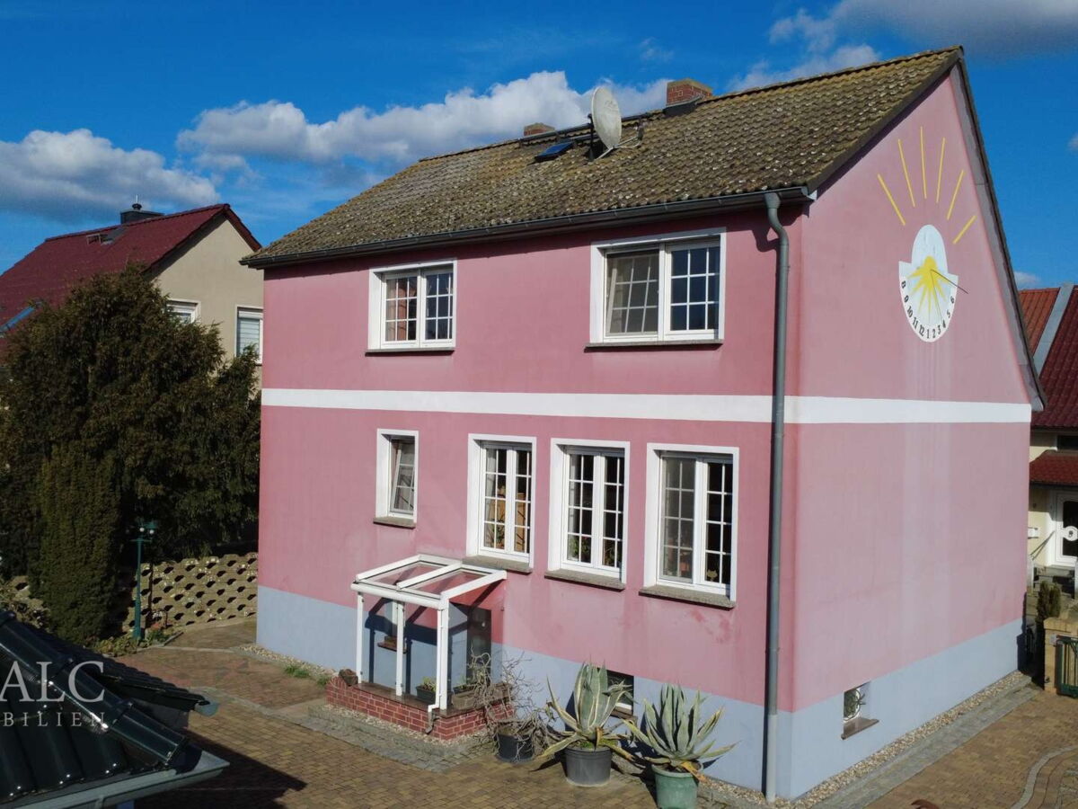 Rückansicht Haus (Einfahrt)