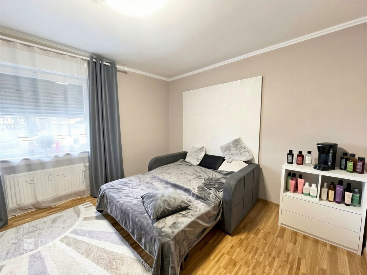 Schlafzimmer I Whg. 1. OG links - (KI generiert)