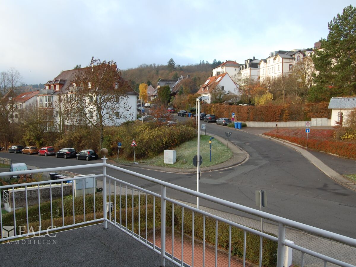 Balkonaussicht Straßenseite_1.OG