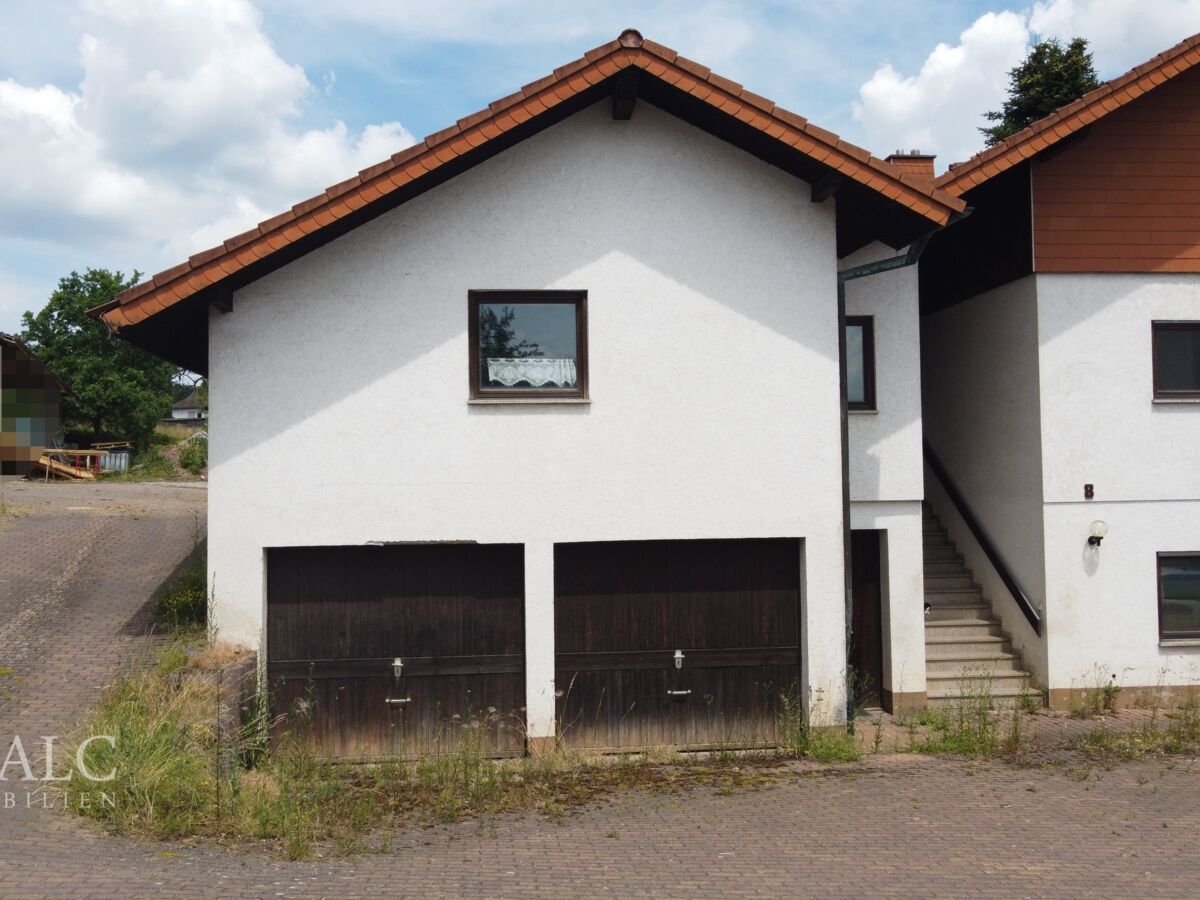 Doppelgarage mit Kellerzugang