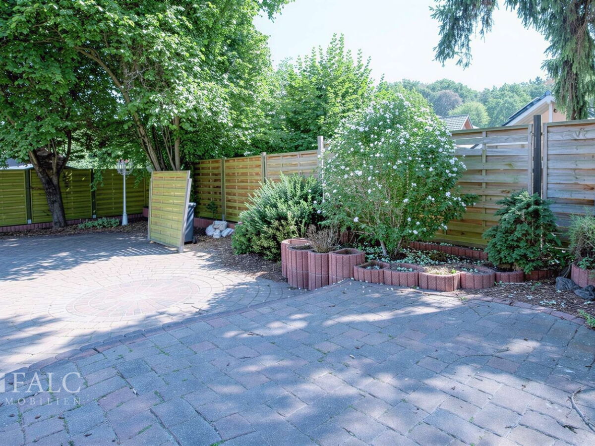 Gartenterrasse - (KI generiert)