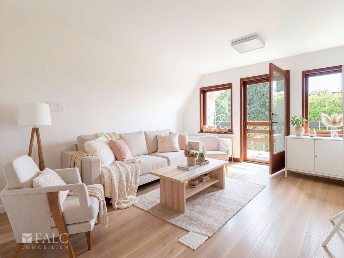 Großes Zimmer DG mit Balkon - von der KI neu eingerichtet