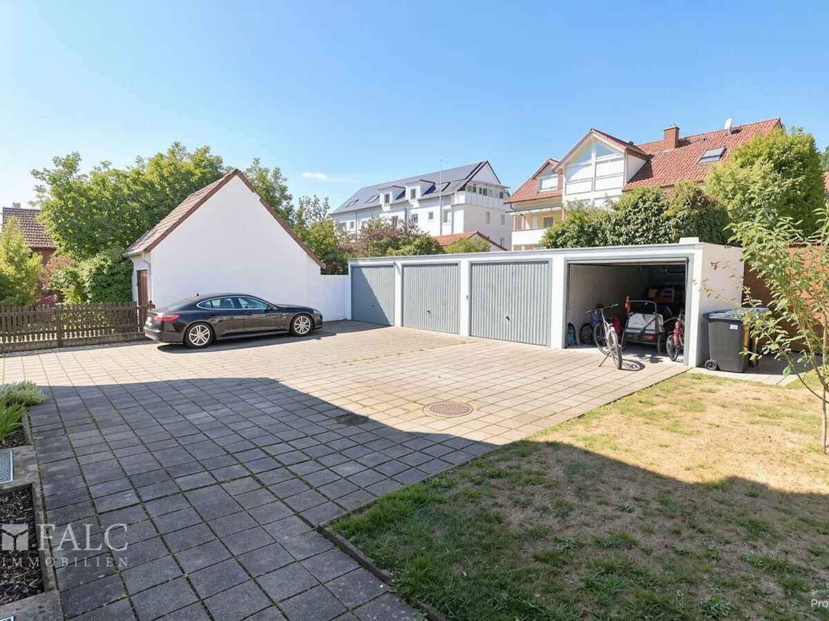 Hof+Garage - (KI generiert)