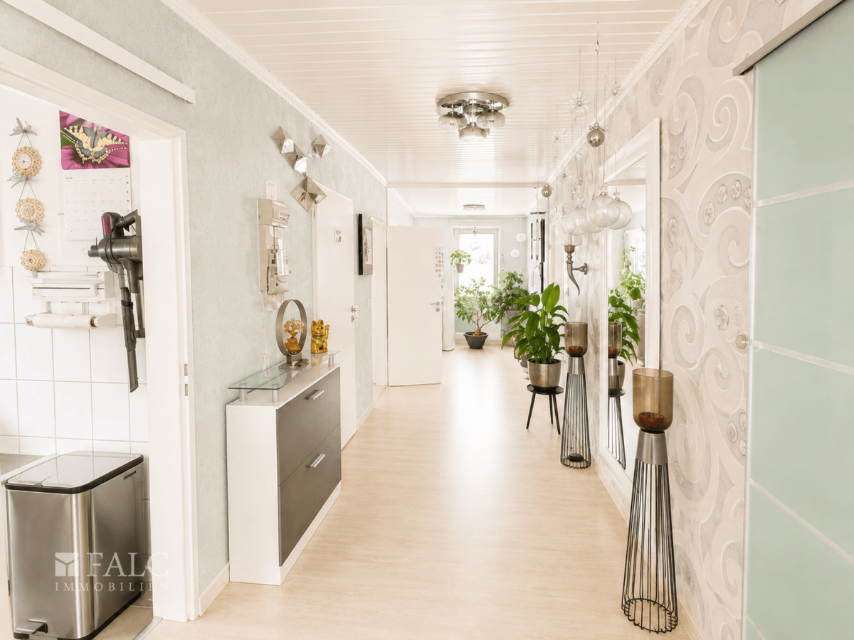 Flur von der Eingangstür (Wohnung 120m2)