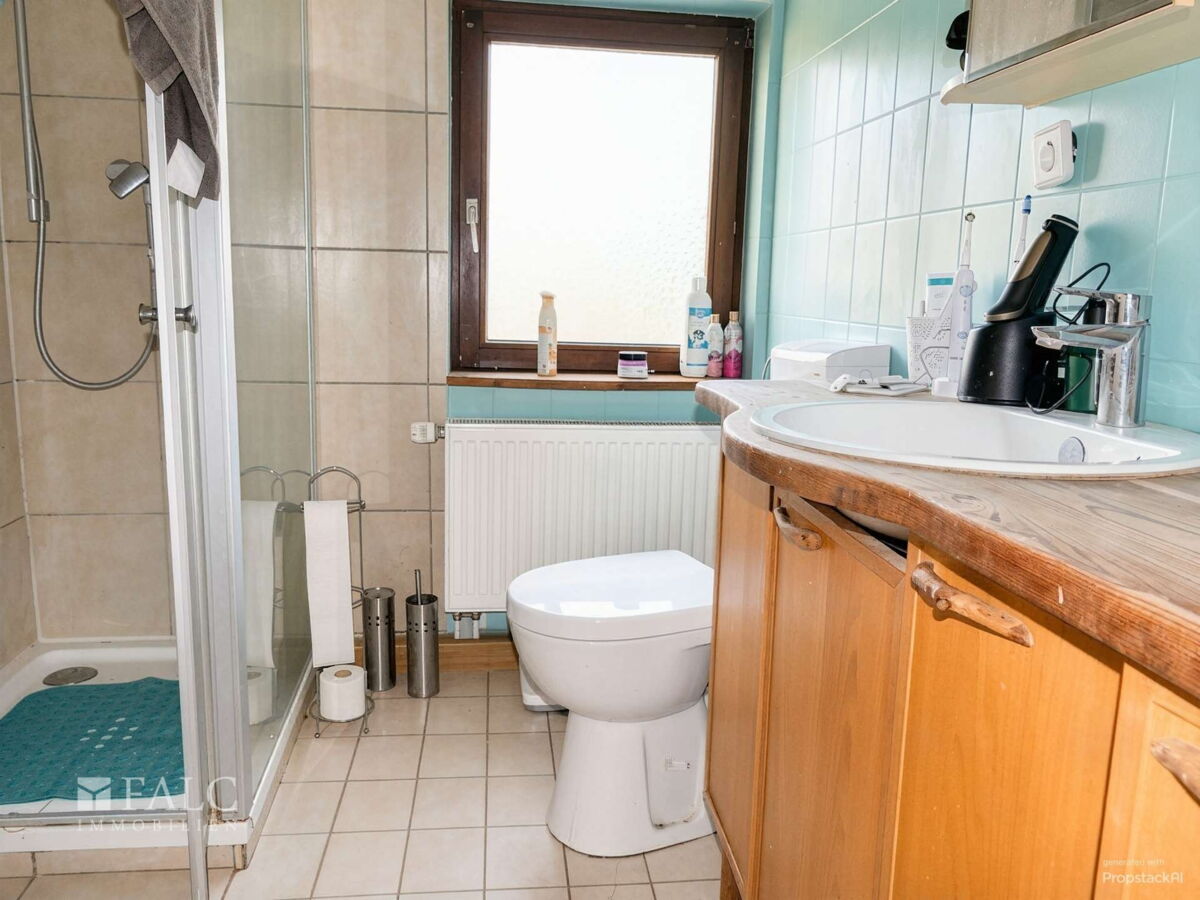 1. OG: Badezimmer, KI-optimiert