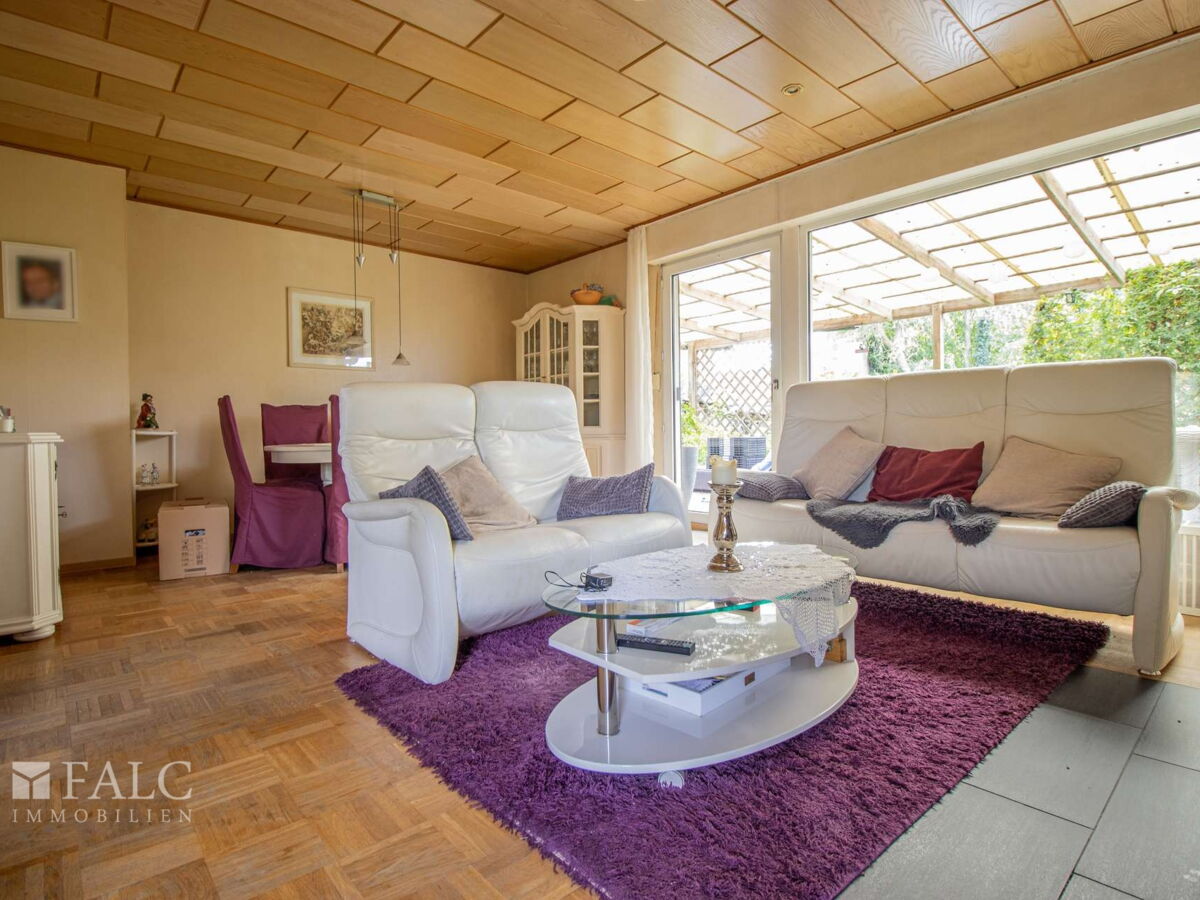 Geräumiges Wohnzimmer 