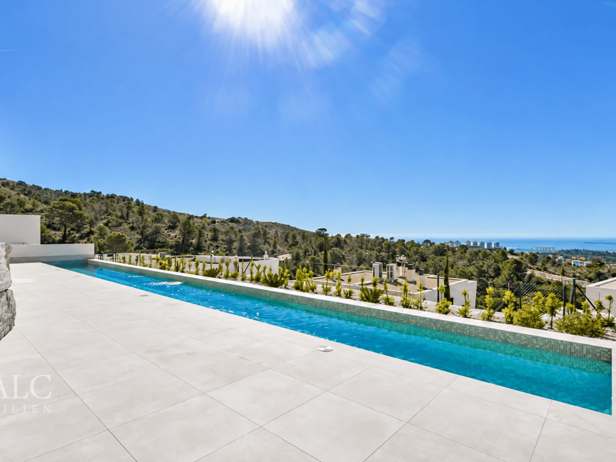 Infinity-Pool mit Meerblick / Infinity pool with sea views / Piscina infinity con vistas al mar