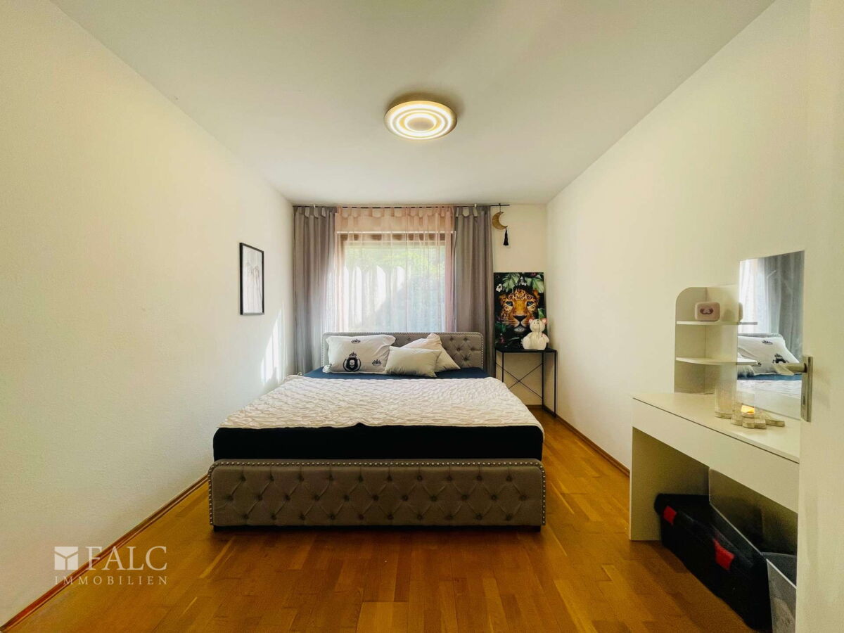 Schlafzimmer 1