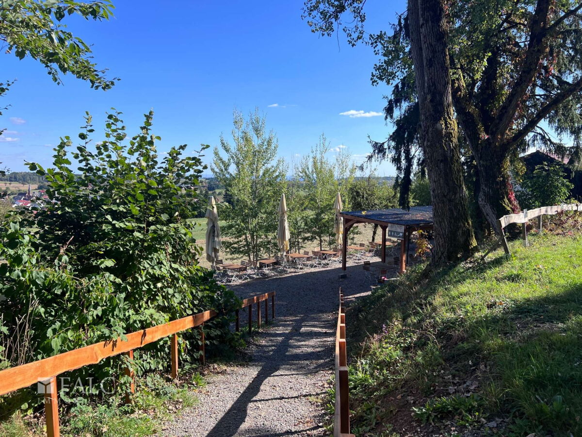 Zugang Biergarten