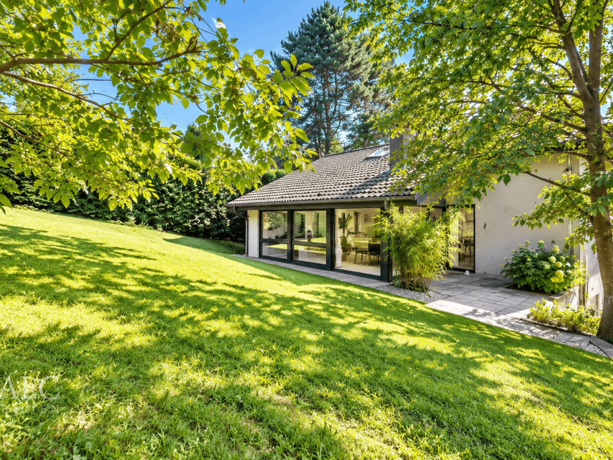 Garten mit Außenansicht