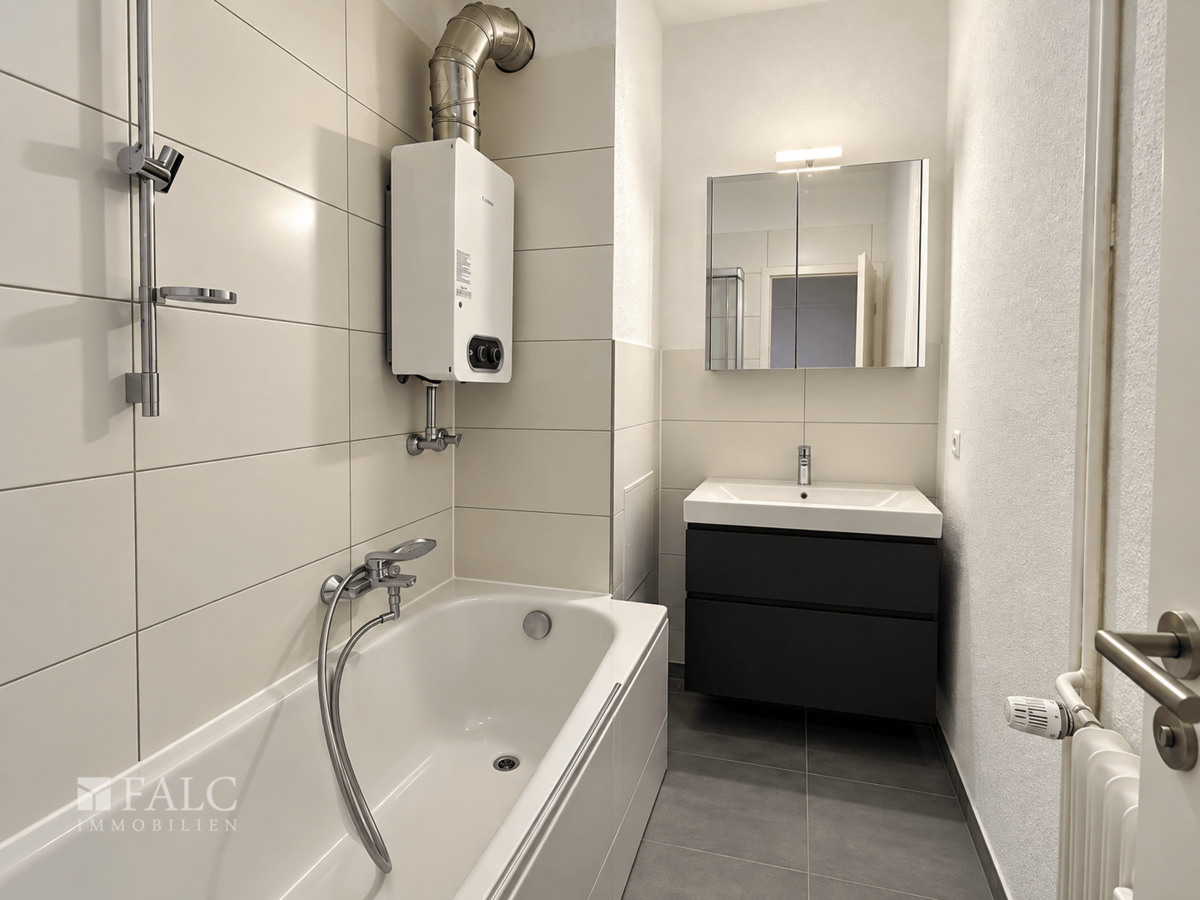 Badezimmer mit Wanne