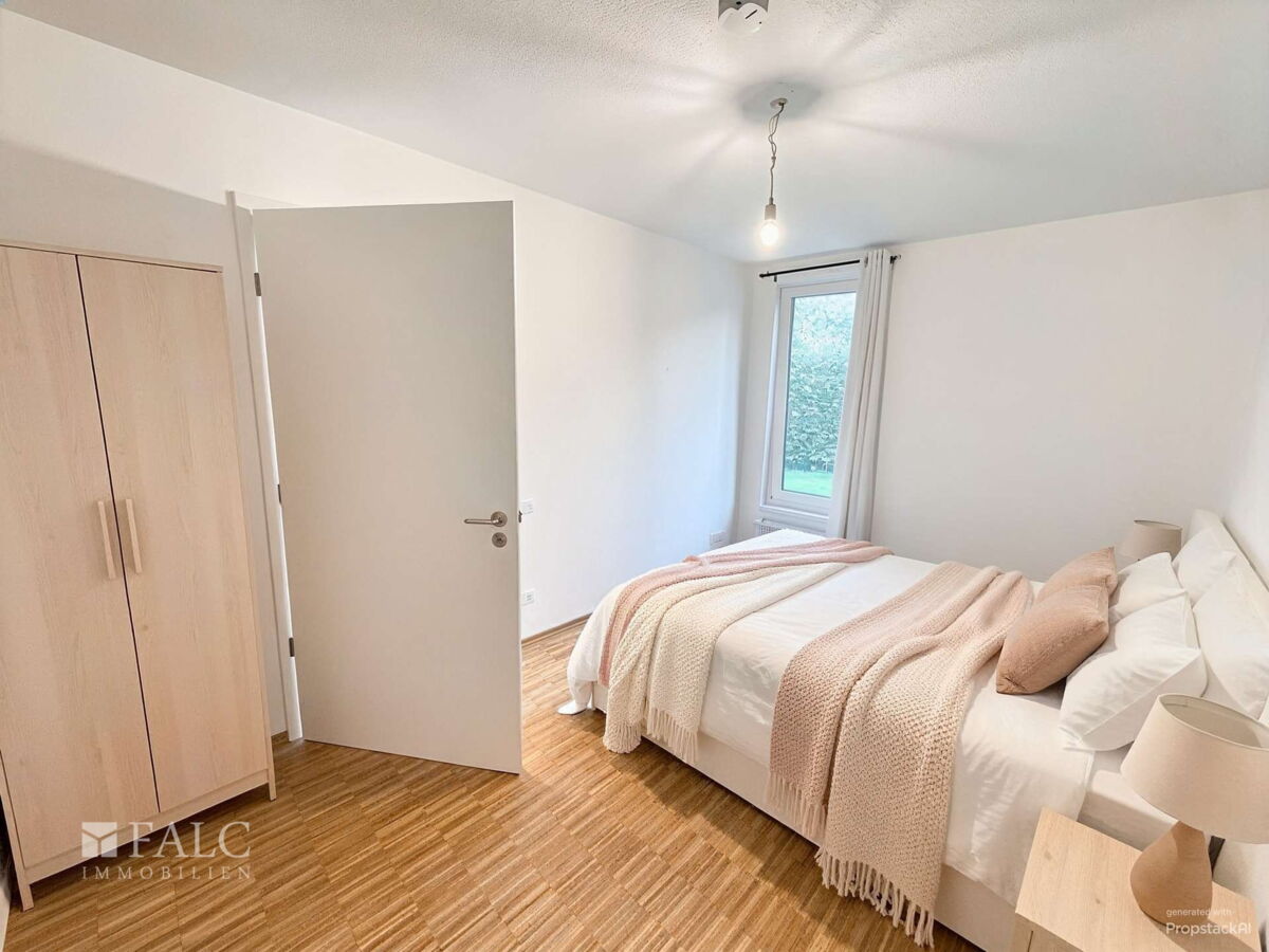 Schlafzimmer - (gestaged)