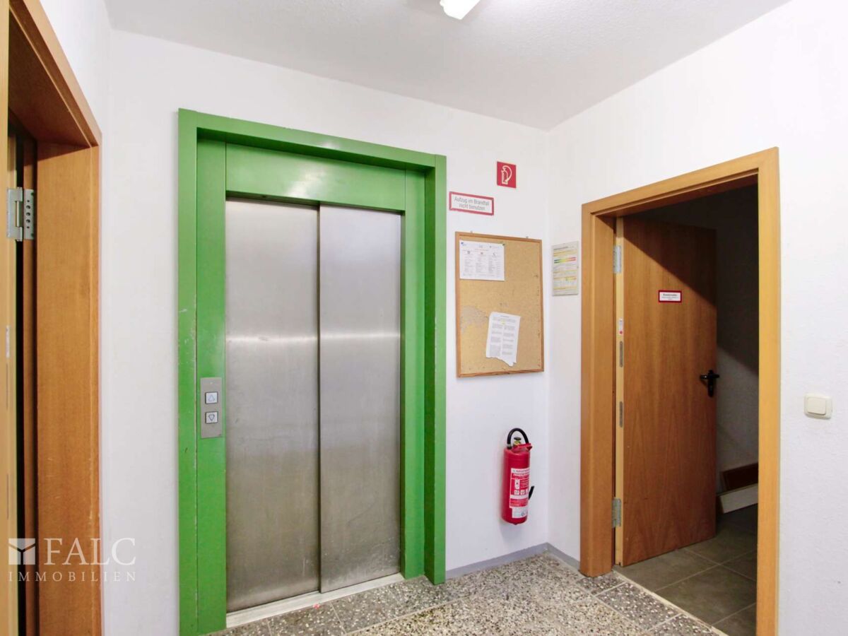 Treppenhaus - Aufzug