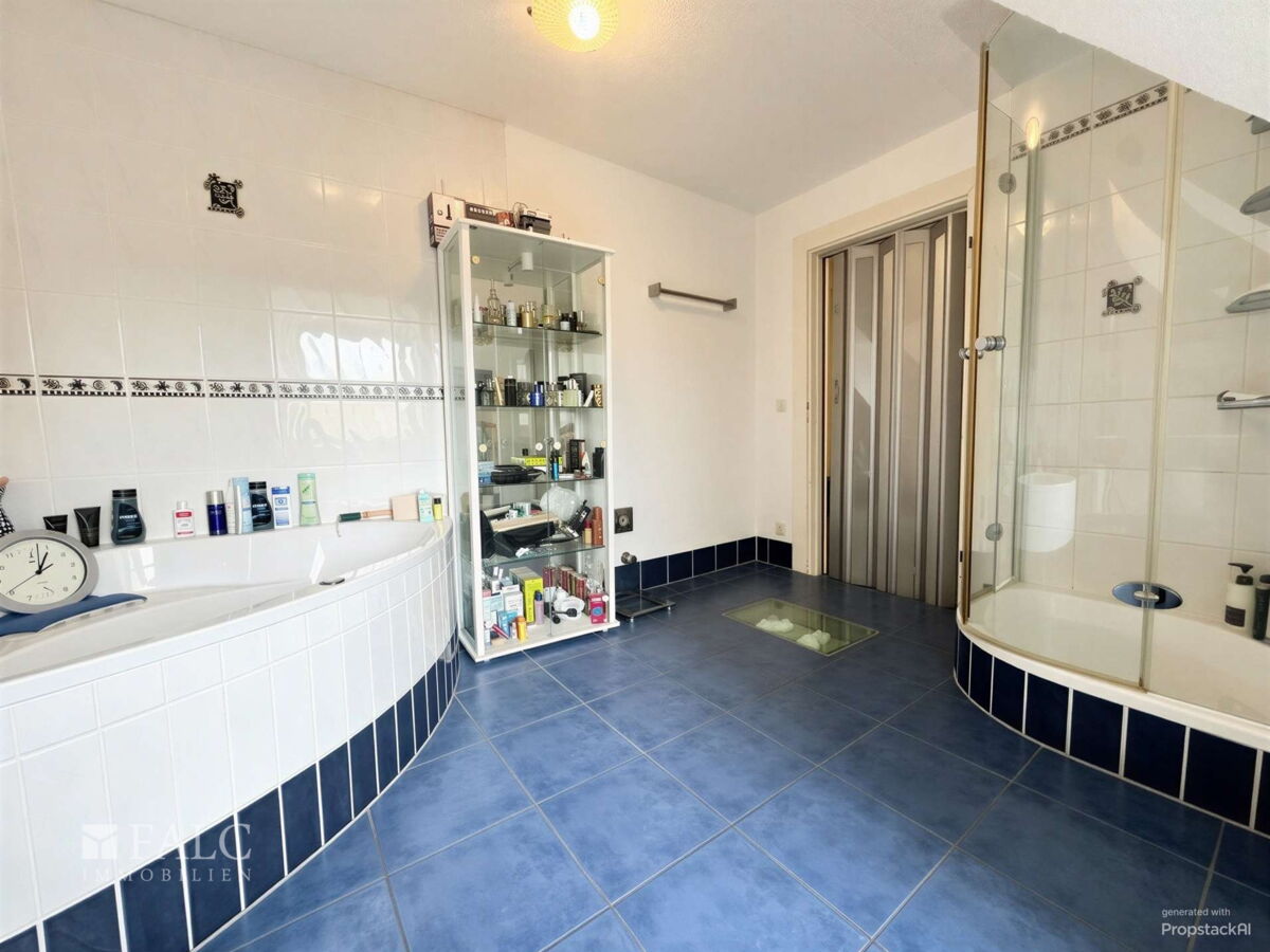 Badezimmer - (KI überarbeitet)