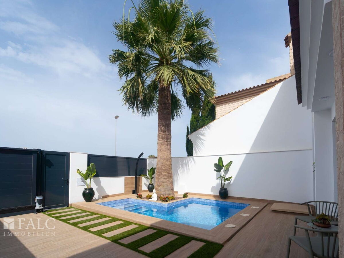 Garten mit Pool