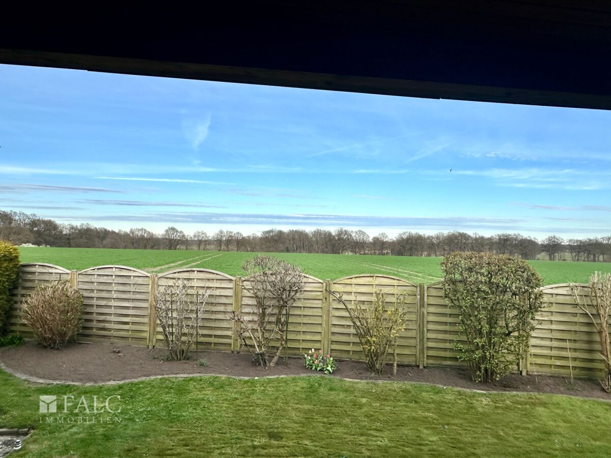 Blick von der Terrasse über die Felder