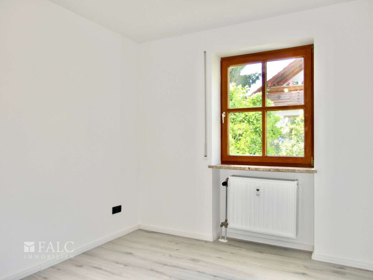 EG: Schlafzimmer 1 von 3