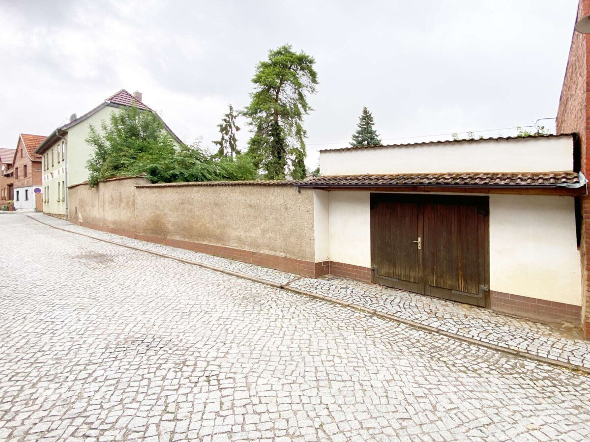 Straßenansicht Garage