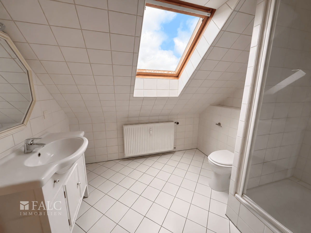 DG Wohnung links Badezimmer
