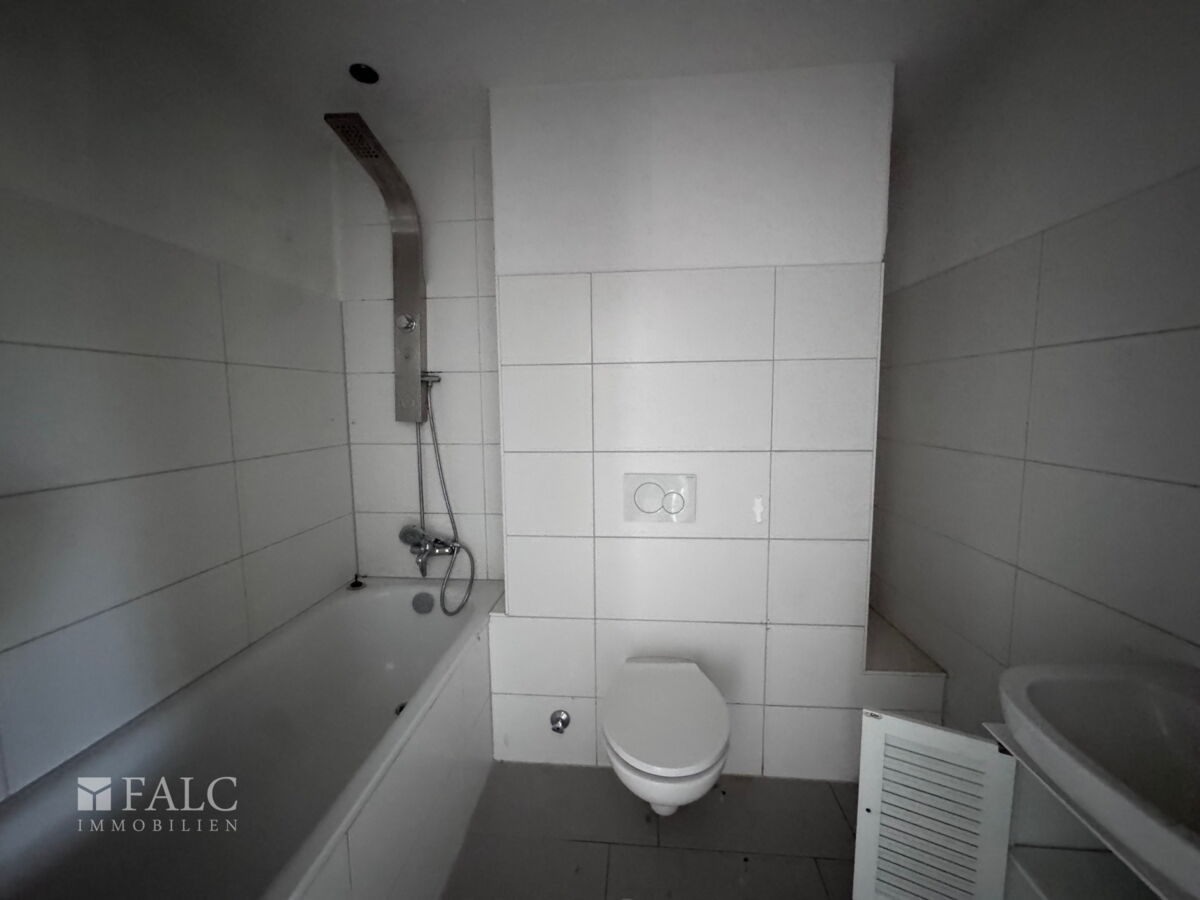 2. OG links - Badezimmer