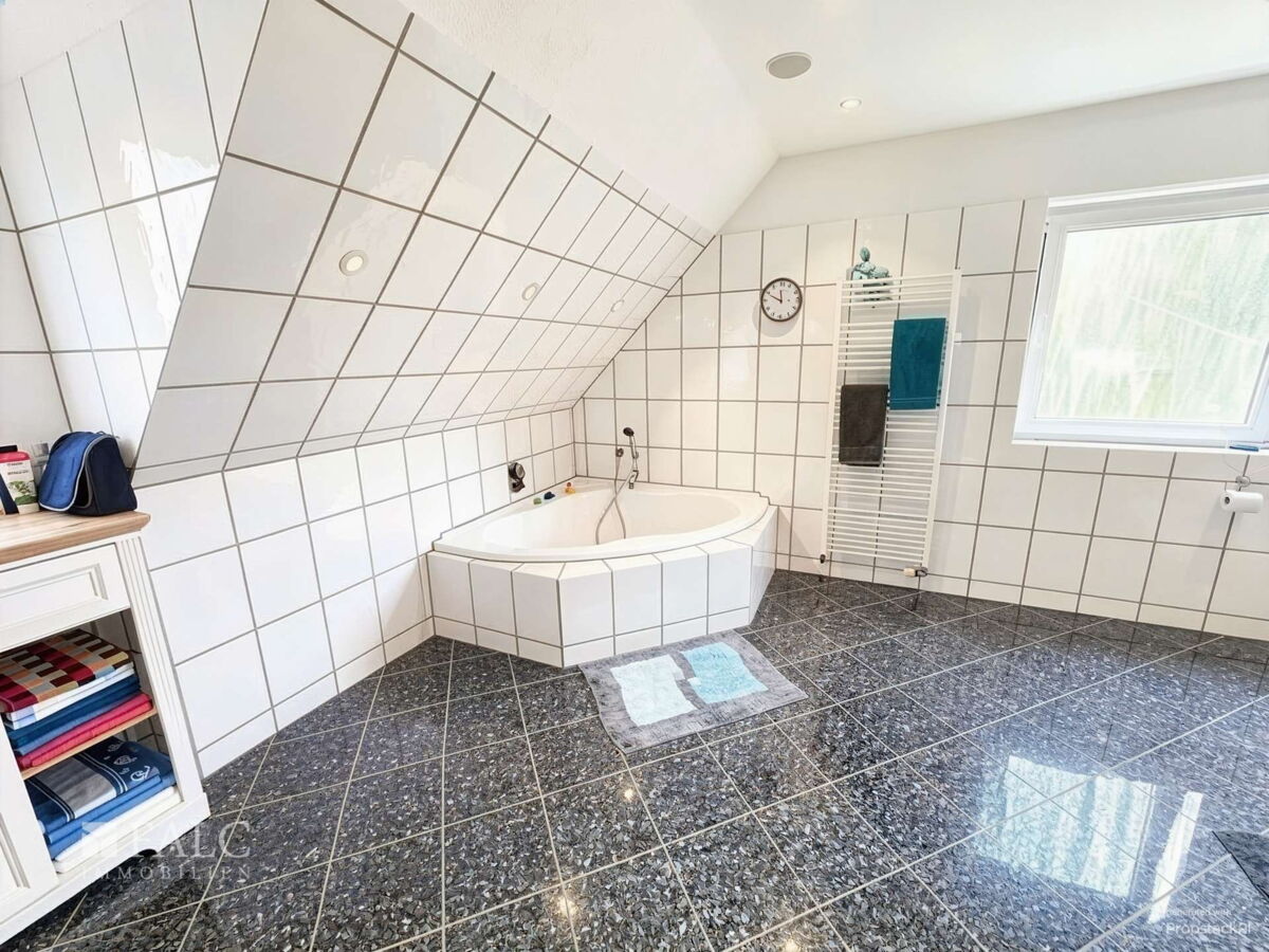 Wellnessbereich im Badezimmer - (KI generiert)
