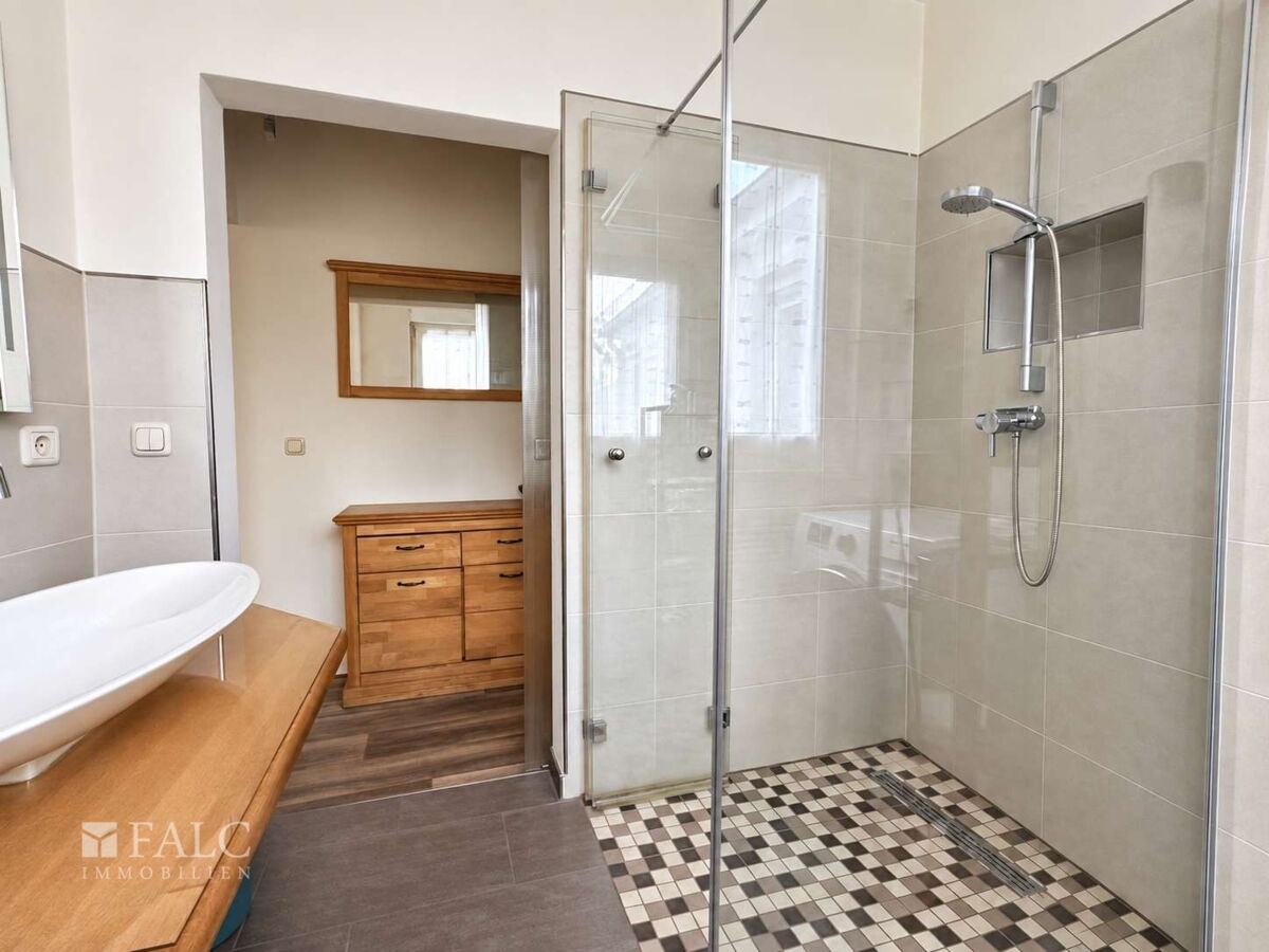 Badezimmer mit Dusche