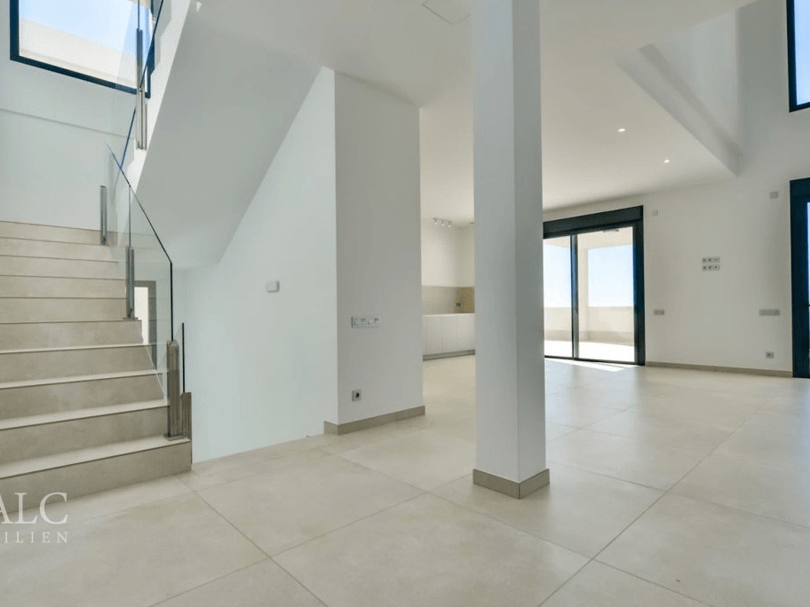 Großzügiger Wohnbereich / Spacious living area / Amplia zona de estar