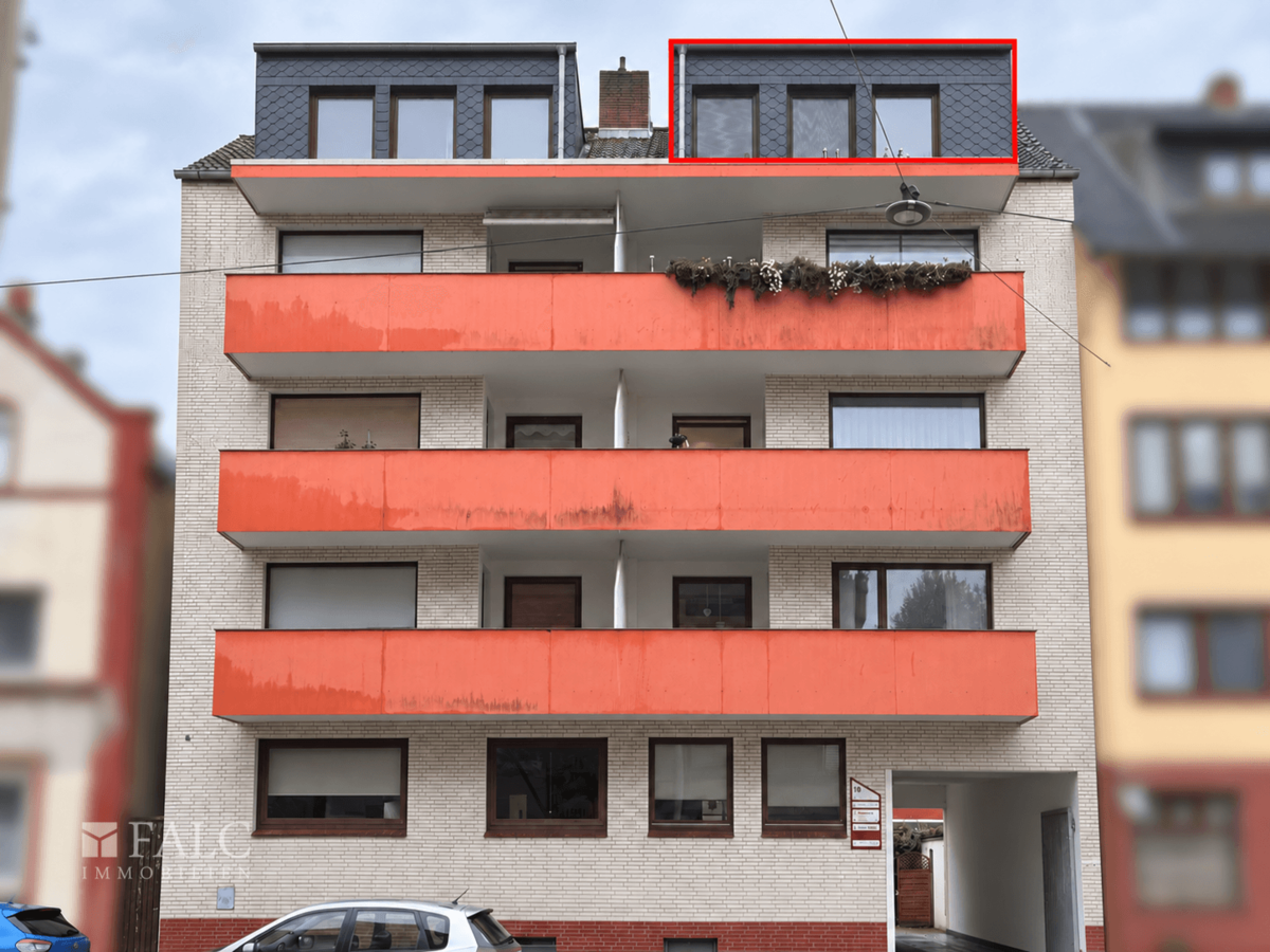 Frontansicht Gebäude Straßenseite