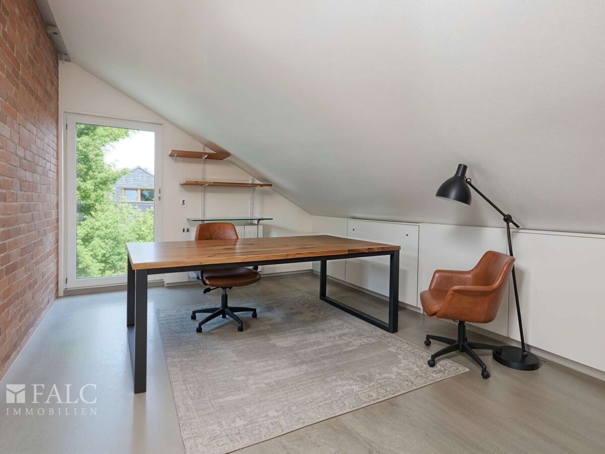 DG - Zimmer 2 - Arbeitszimmer, Industriell - (KI generiert)