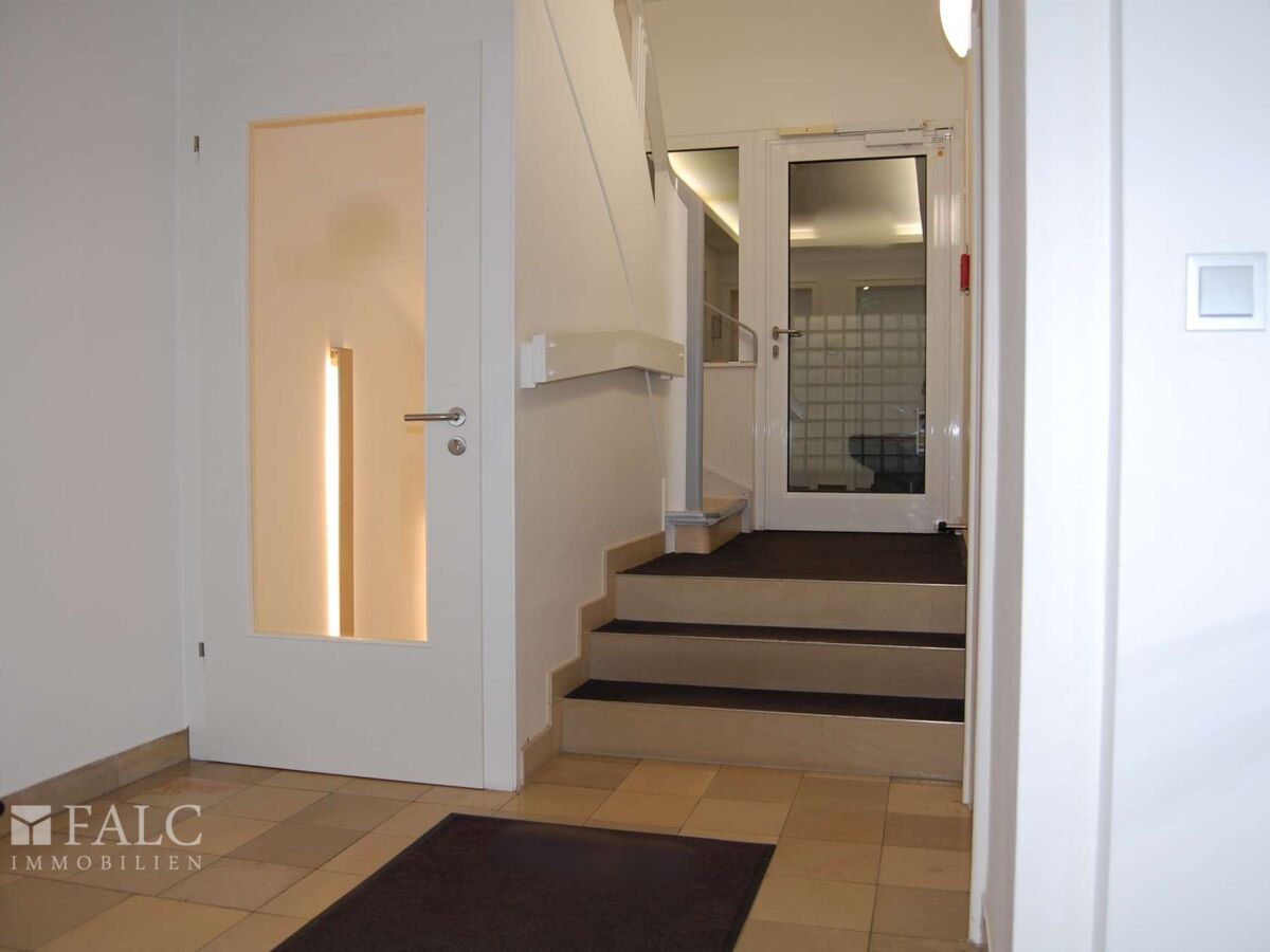 Treppenhaus Richtung EG und UG