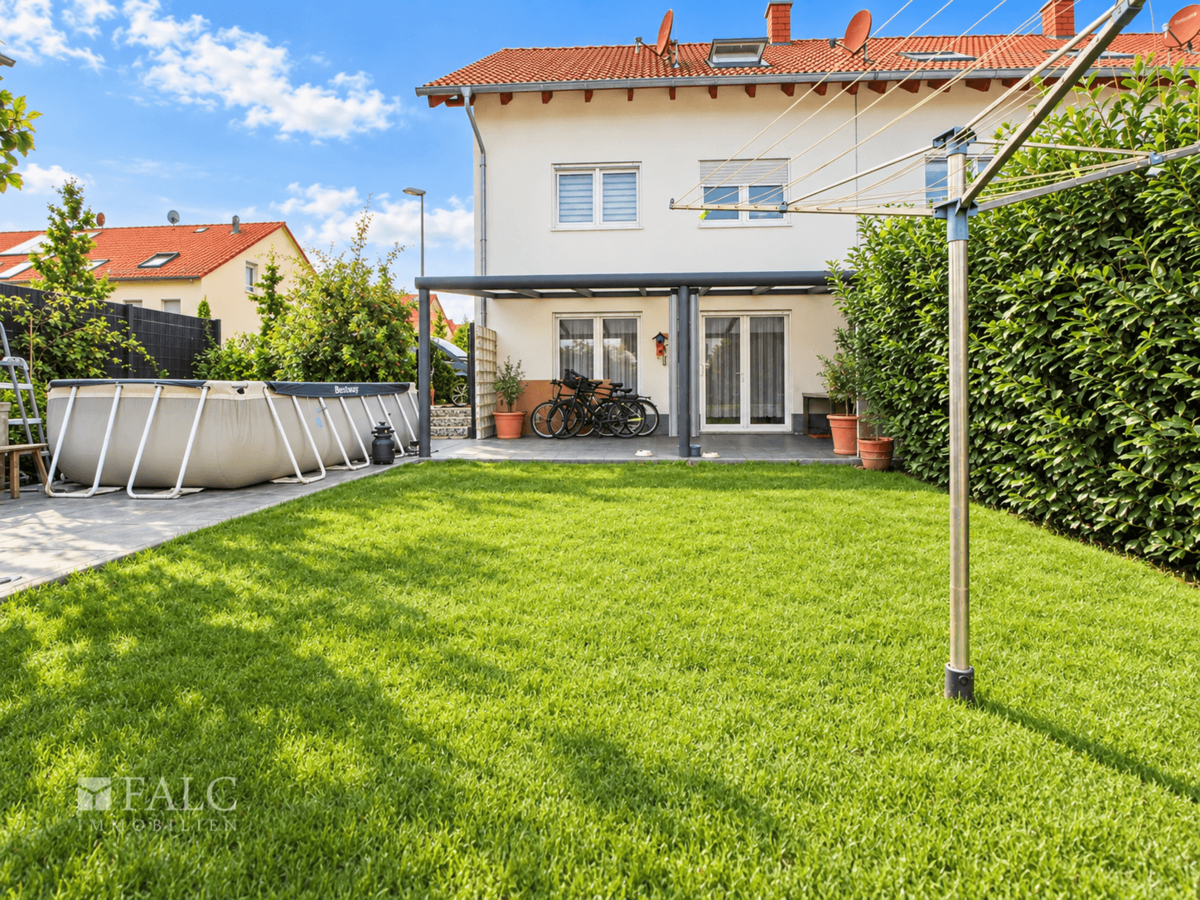 Garten mit Terrasse