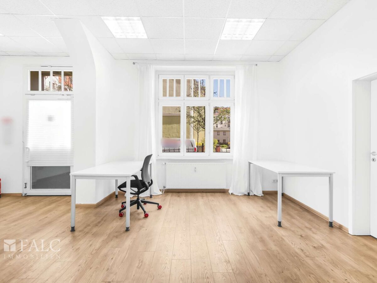 Hinteres Büro mit sep. Zugang
