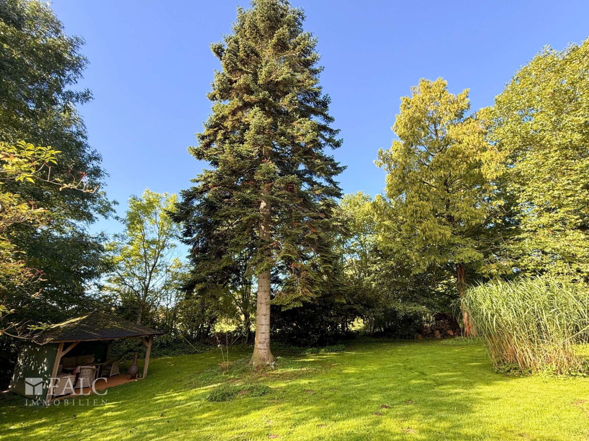 20. Garten rechte Seite