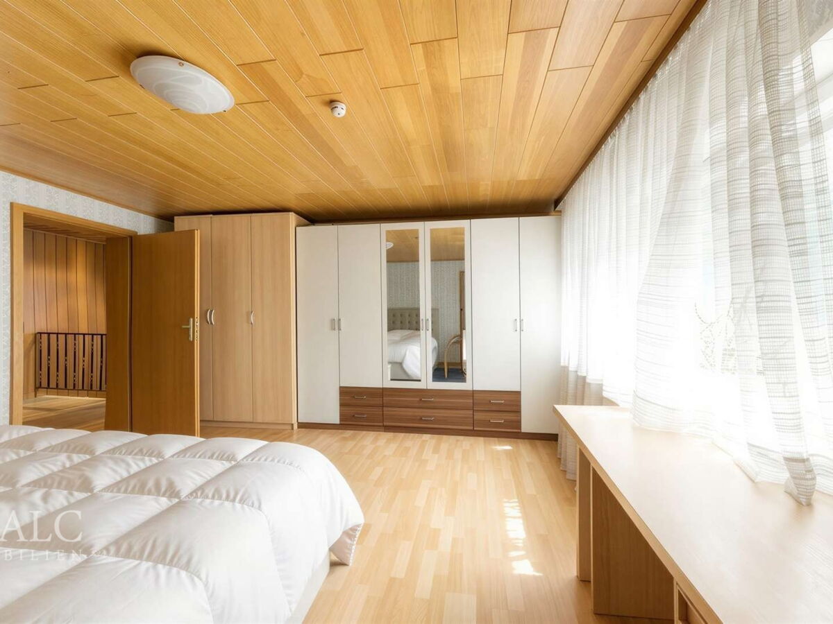 Großes Schlafzimmer