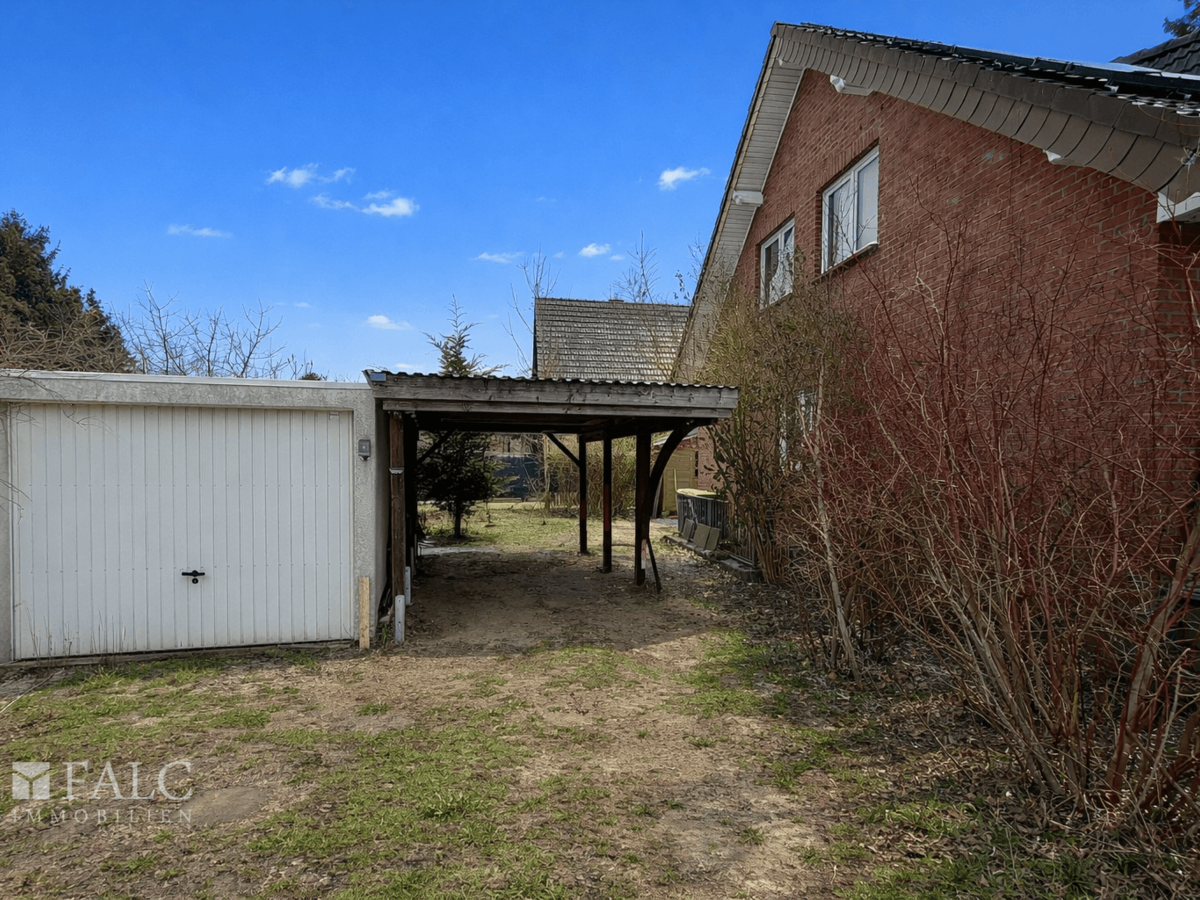 Garage / Carport