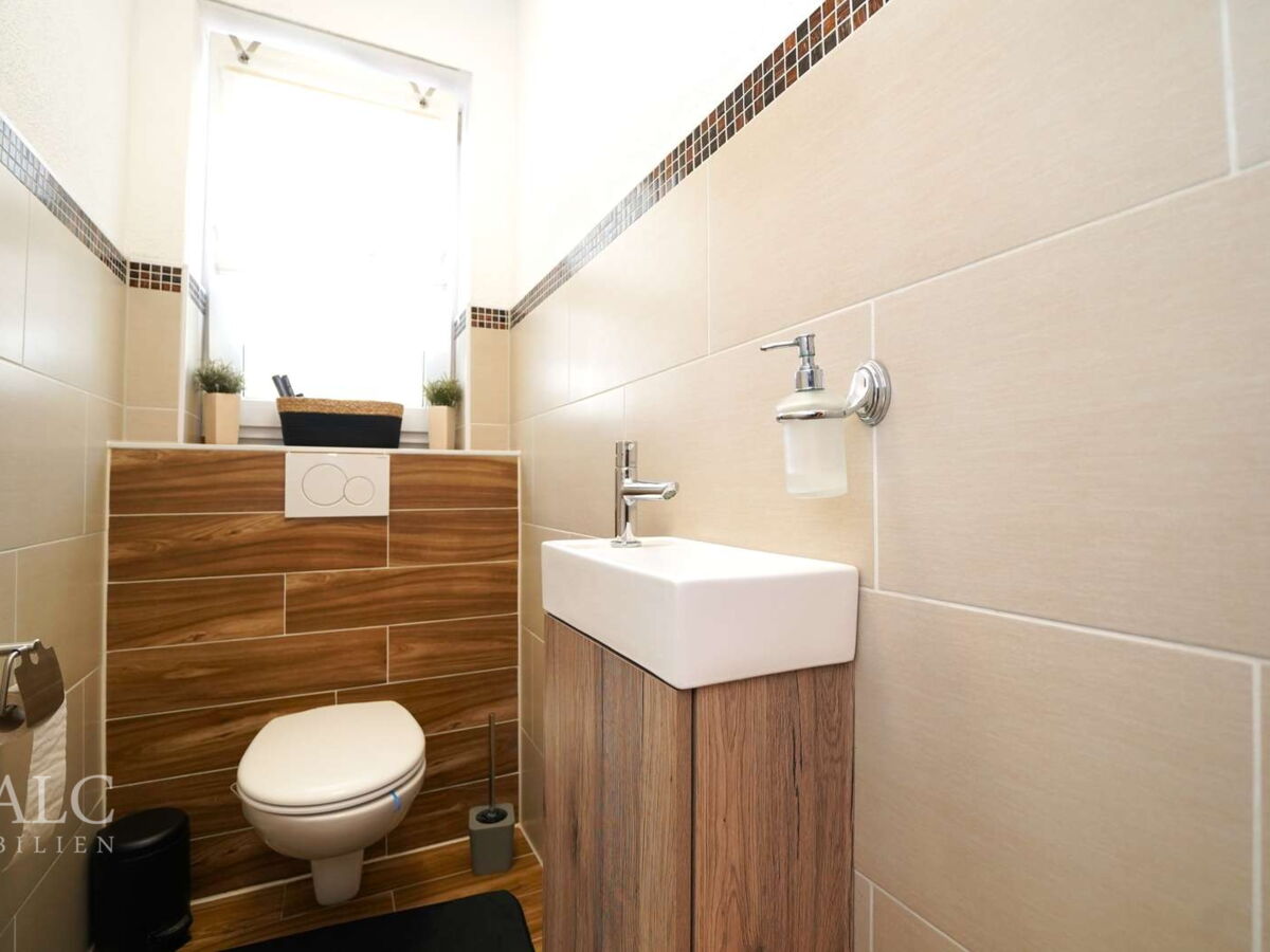 Modernes sep. WC OG