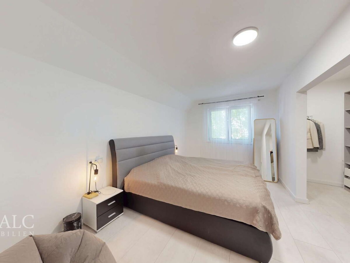 Vorderhaus_Wohnung 2_OG_Schlafzimmer