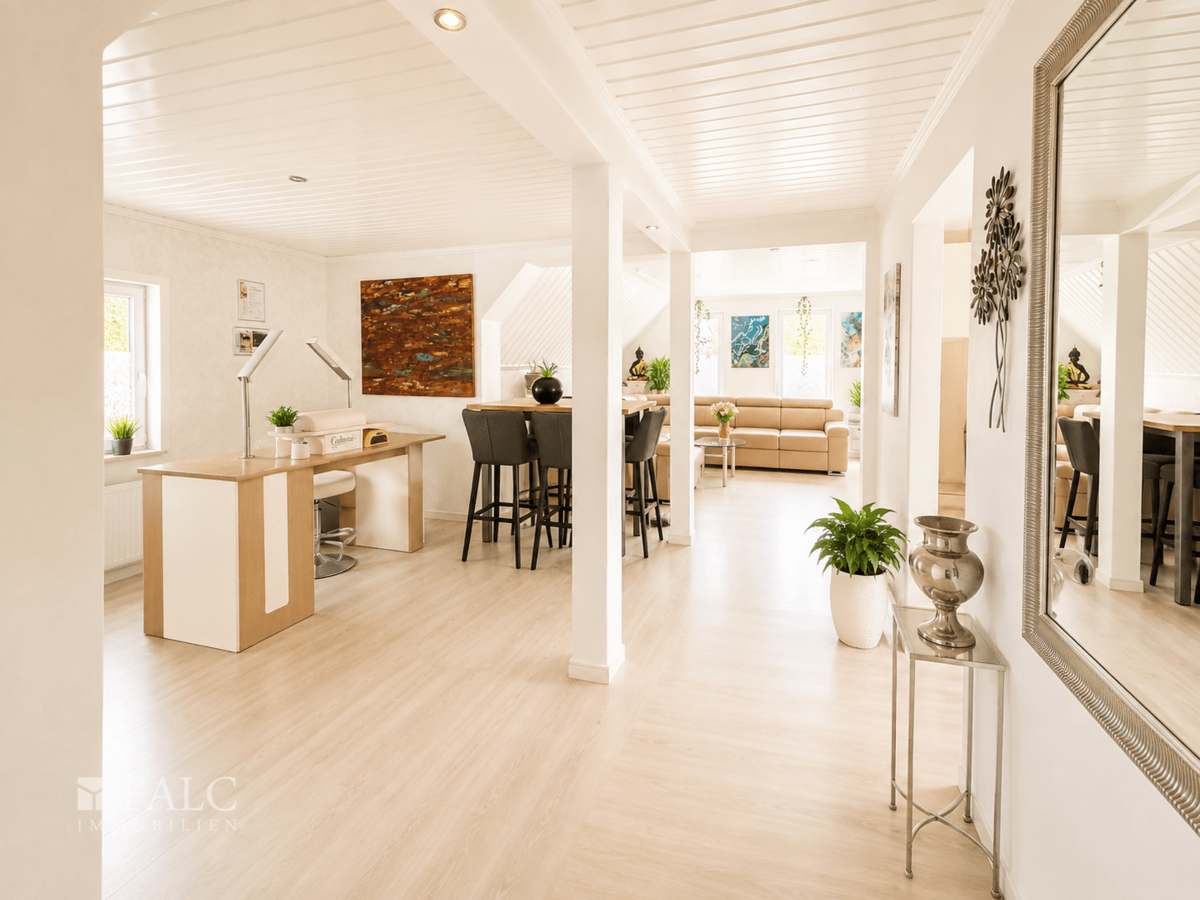 Heller, offenener Eingangsbereich (Wohnung 80m2)