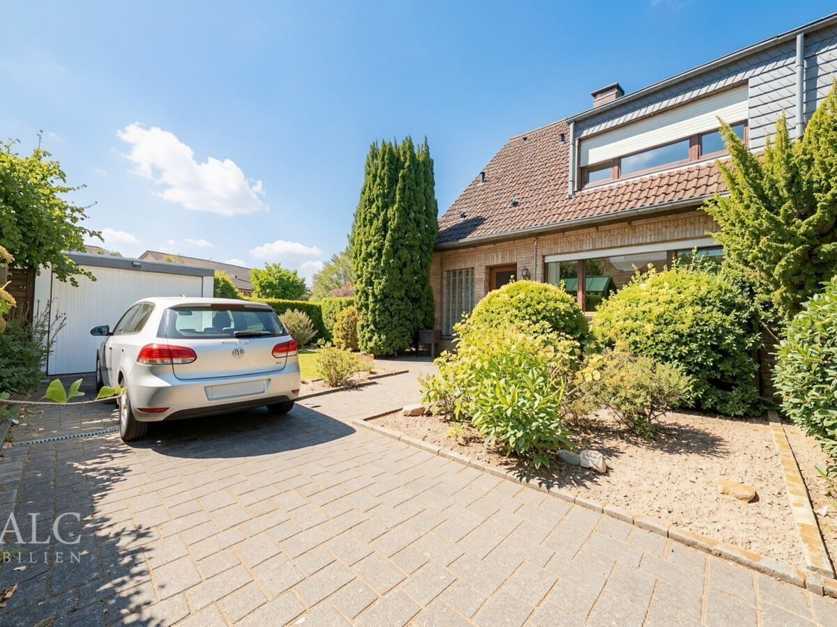 Einfahrt Garage