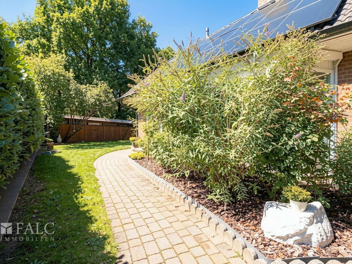 Garten - (KI generiert)