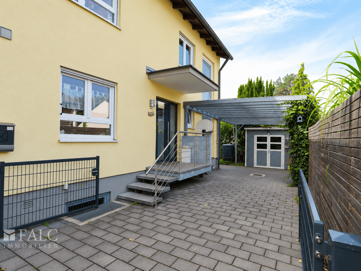 Hauseingang/Carport