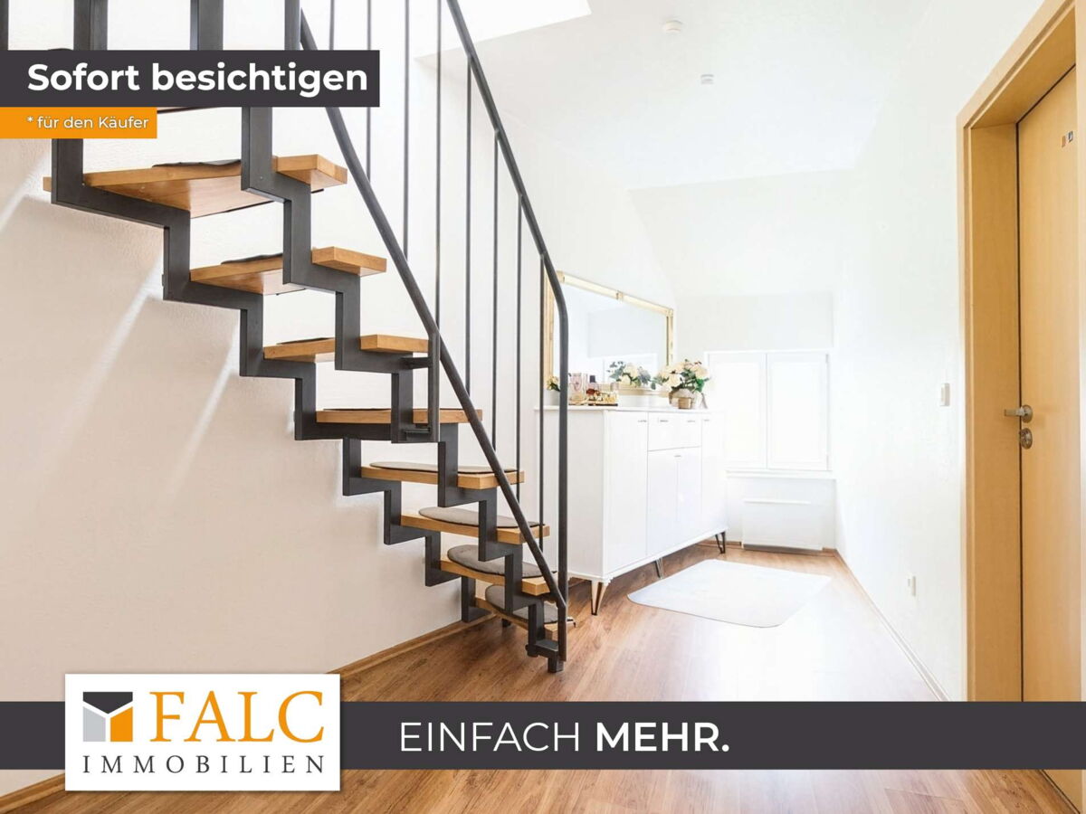Flur mit Treppe 2OG