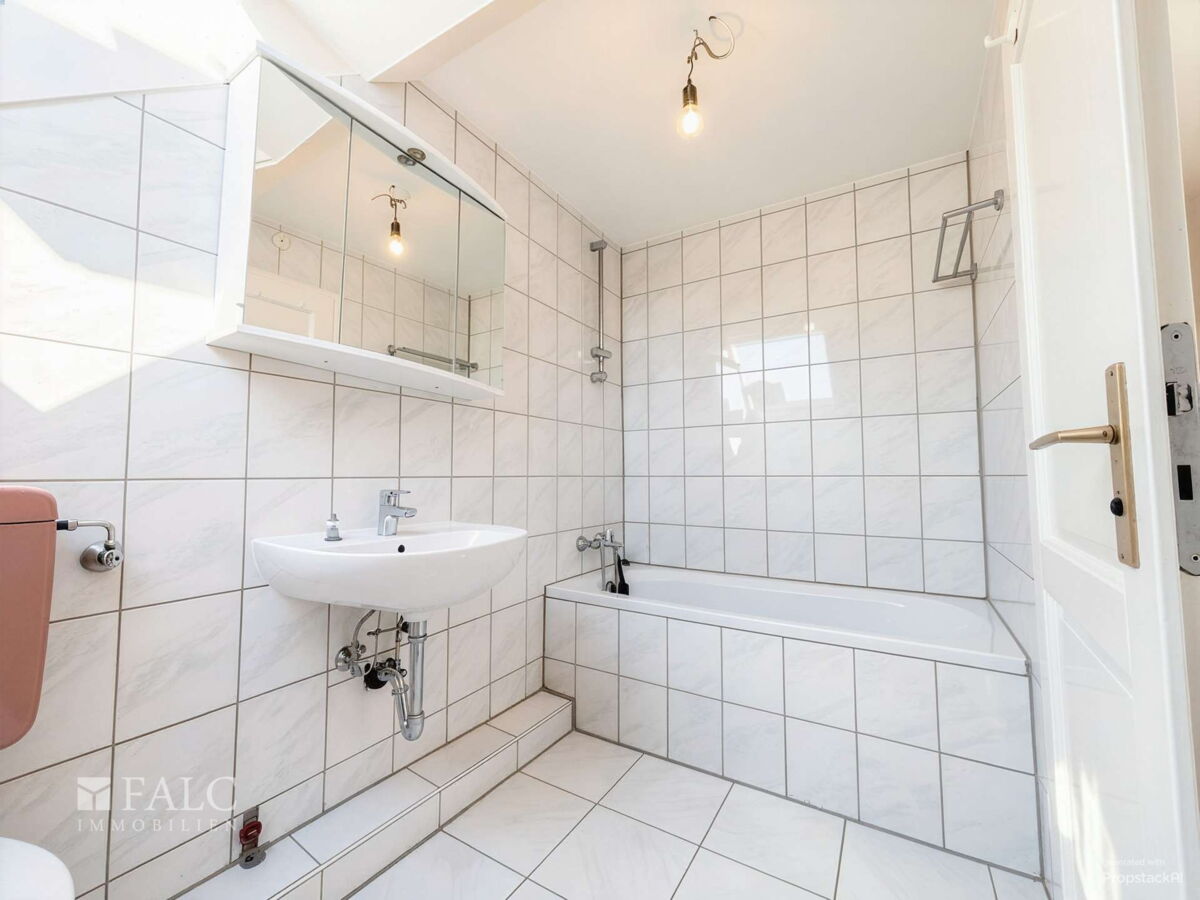 Badezimmer mit Badewanne