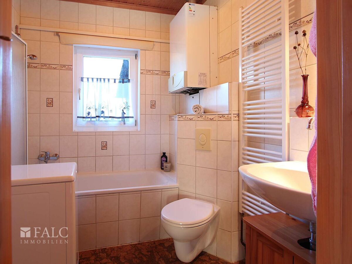 Badezimmer mit Tageslicht