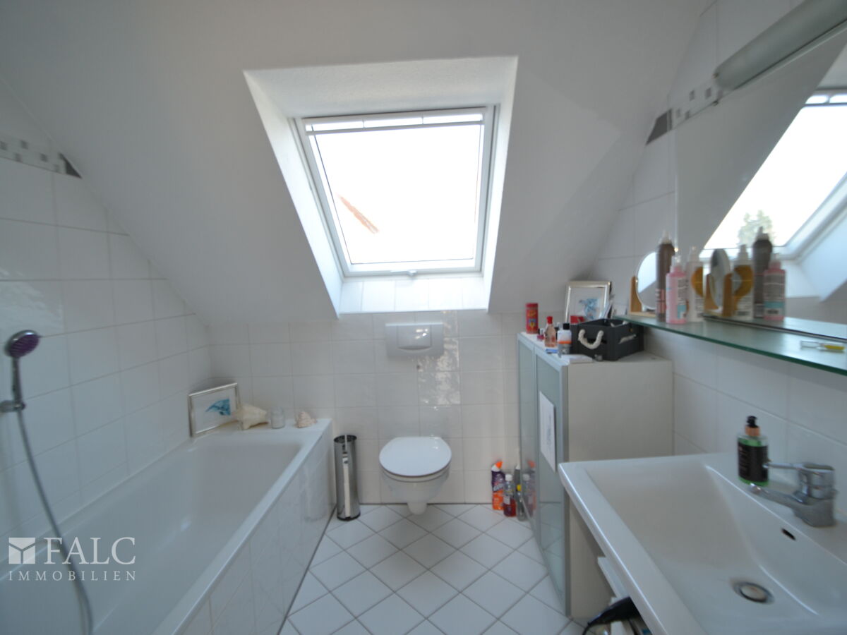 Bad mit Wanne + Dusche