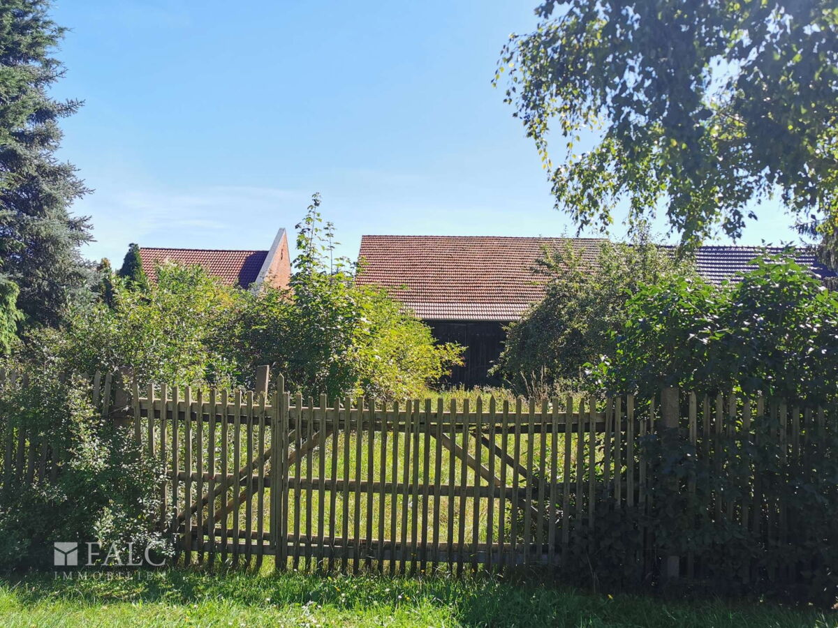 Zufahrt von Hinten